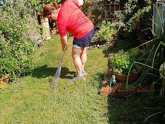 A-rake at the crack of lawn for some seedy activities? It moss-t be a Goodgym mission