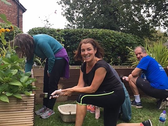 How many people does it take to change a garden???