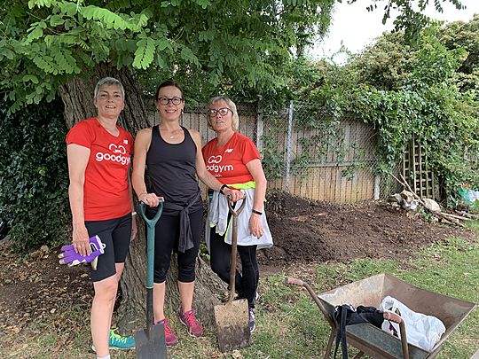 3 Goodgym women made the earth move along with Jen 