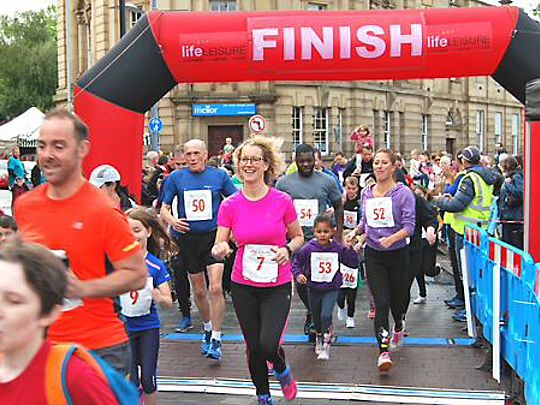 Raining cats and frogs...but the runners weren’t caught on the hop!