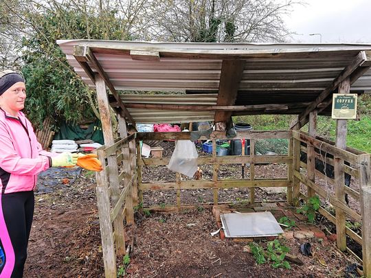 How many runners does it take to screw in an allotment?