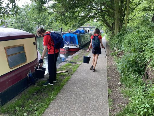 Litter Picking along the Canals