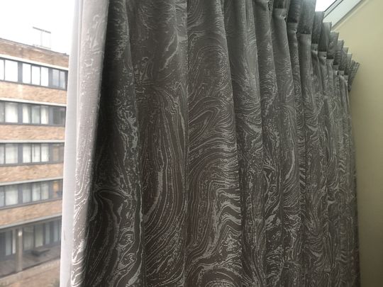 Tidying up curtain