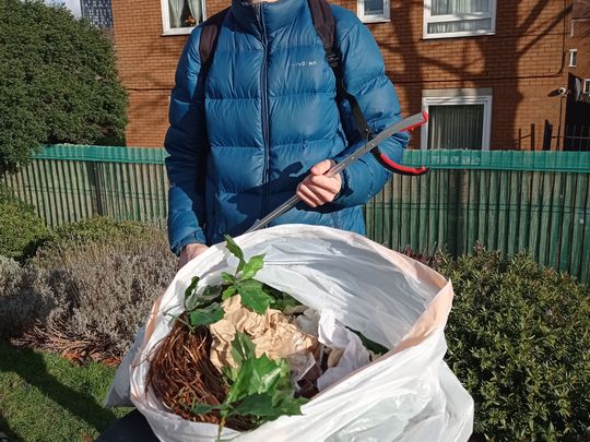 Clearing up litter? What a re-wreath! 🎄