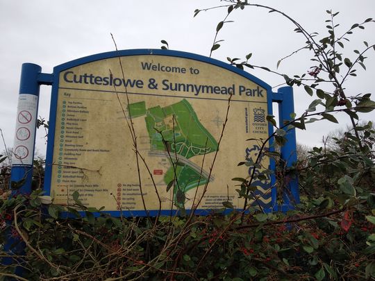 Litter picking in Sunnymead and Cutteslowe park