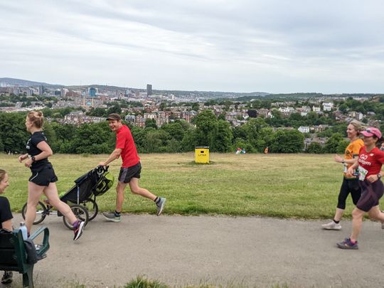 Small park BIG RUN 2022: Running up that hill