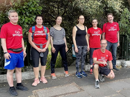 Goodgym Barnet getting Hench by cleaning bench!