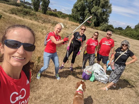 3 golf balls, 2 bamboo canes & Vicki in a celebration tee