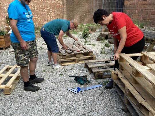 It's no jOAK, we are SPRUCE-ing the place up using pallets