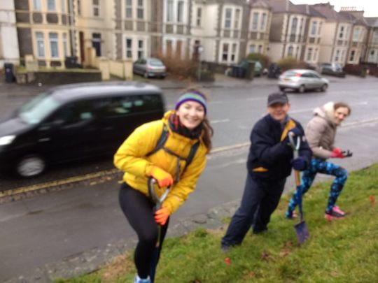 Sarahsly good deed count today! Banking on some late bulb planting to create a buzz in Bristol