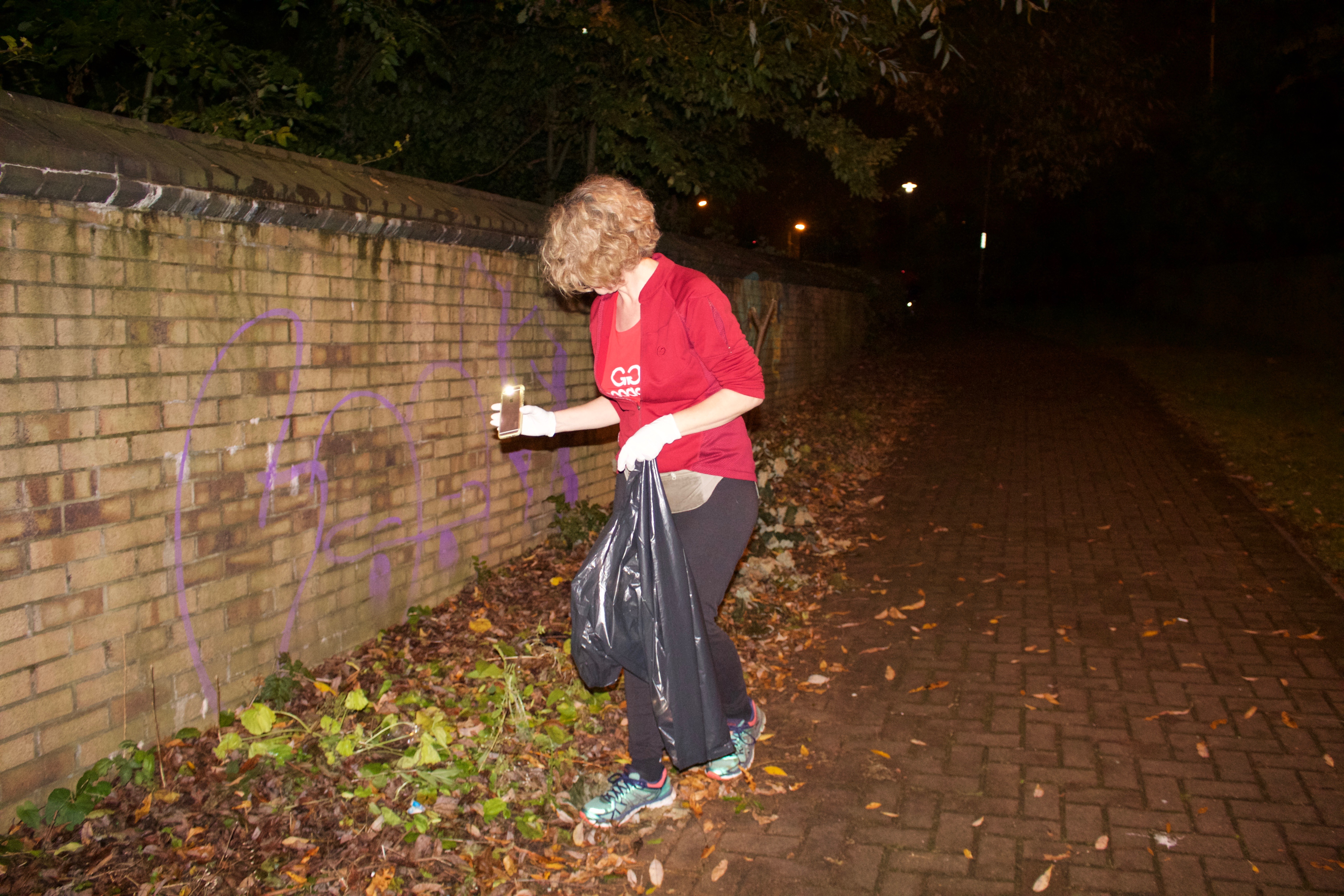 LITTER-ALLY STRAWBERRY PICKING