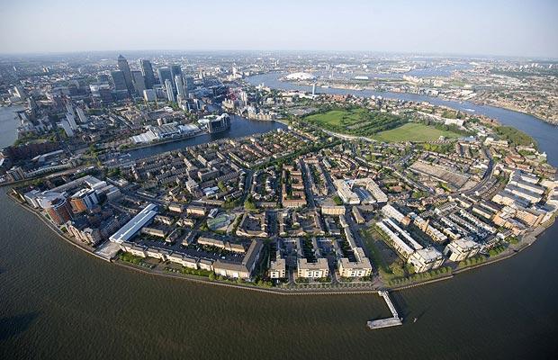 Lugging Earth on the Isle of Dogs